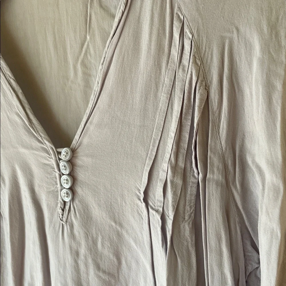 Flowy Light Gray Long Sleep Top Size Small - Picture 4 of 9